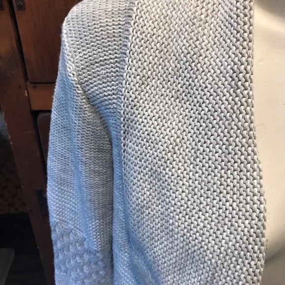 GAP Grey Sweater/Shrug - Size Medium - Picture 2 of 6
